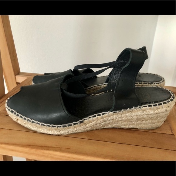 Andre Assous  leather black sandals with peep toe - Picture 1 of 8
